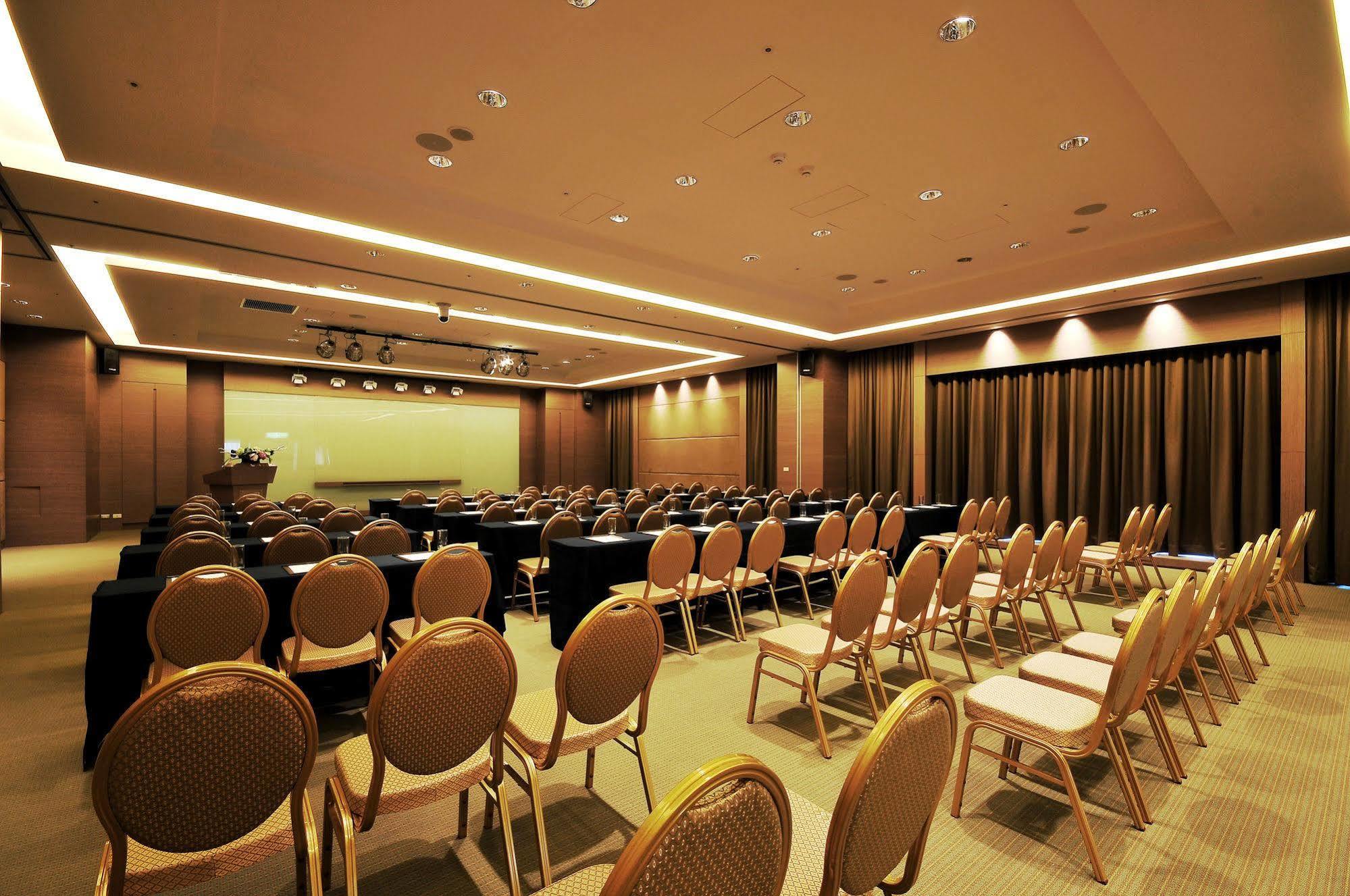 Academy Hotel Tajnan Kültér fotó
