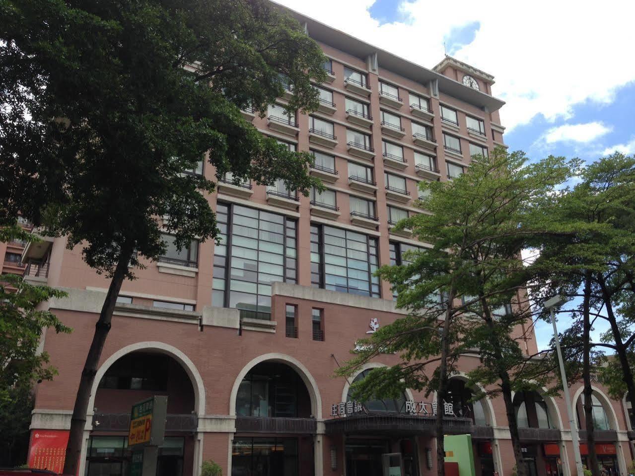 Academy Hotel Tajnan Kültér fotó